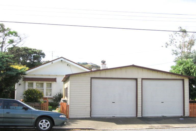 Photo of property in 23 Severn Street, Island Bay, Wellington, 6023