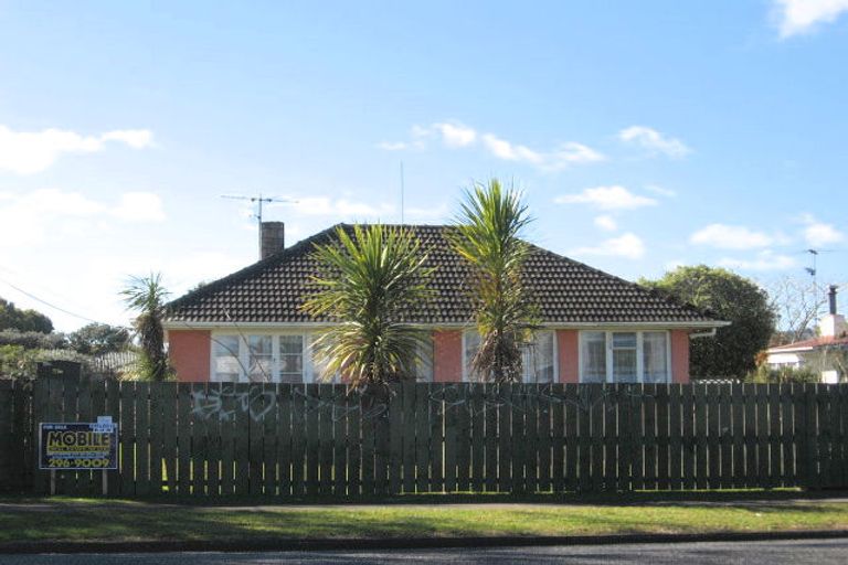 Photo of property in 2/28 Kelvin Road, Papakura, 2110