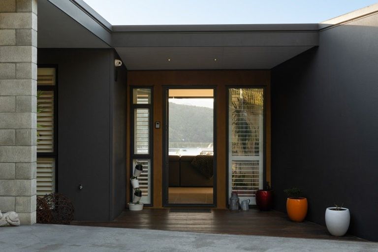 Photo of property in 27 Amelia Crescent, Waikawa, Picton, 7220