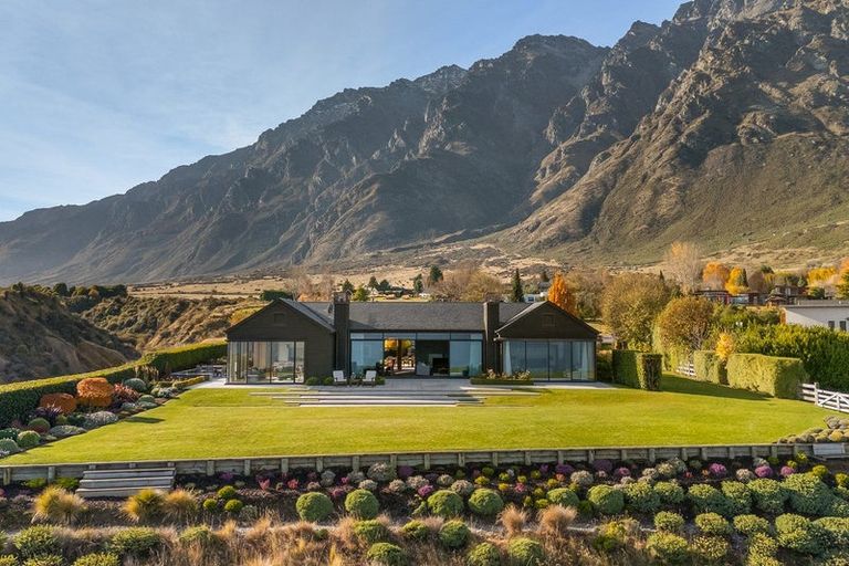 Photo of property in 10 Bluff View Terrace, Drift Bay, Queenstown, 9371
