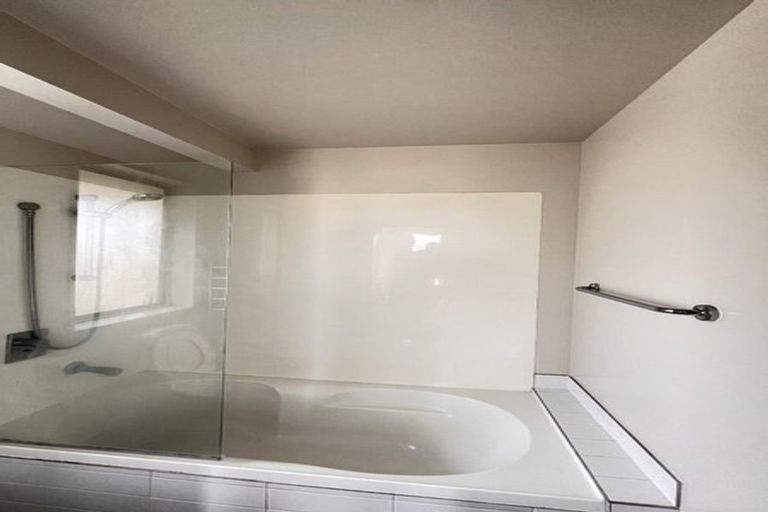 Photo of property in 3 Cityview Place, Massey, Auckland, 0614