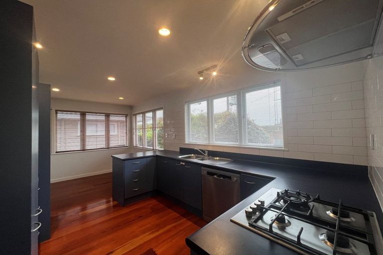 Photo of property in 1/116 Sandspit Road, Shelly Park, Auckland, 2014