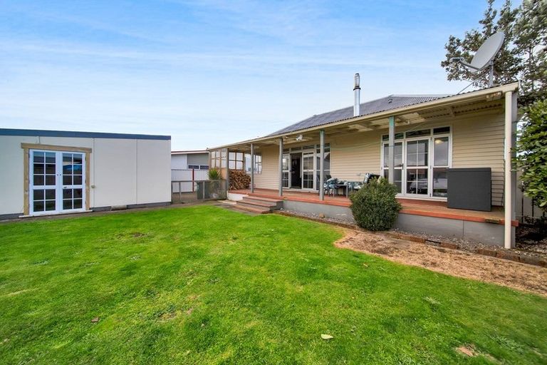 Photo of property in 37 Vogel Street, Hawera, 4610