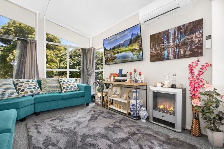 Photo of property in 5 Sunlands Drive, Manurewa, Auckland, 2102