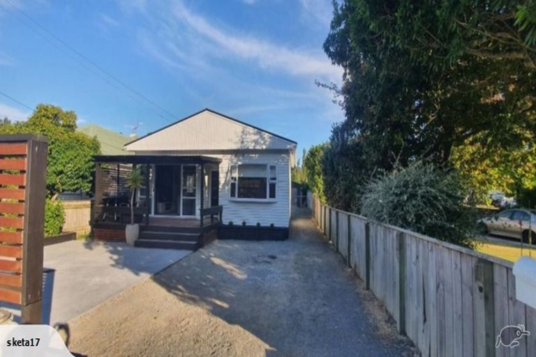 Photo of property in 14 Golf Road, Manor Park, Lower Hutt, 5019