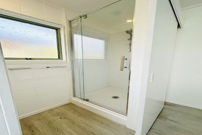 Photo of property in 1413 Whangaparaoa Road, Army Bay, Whangaparaoa, 0930