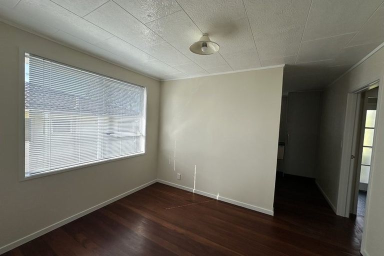 Photo of property in 76 Rosewarne Crescent, Glendene, Auckland, 0602