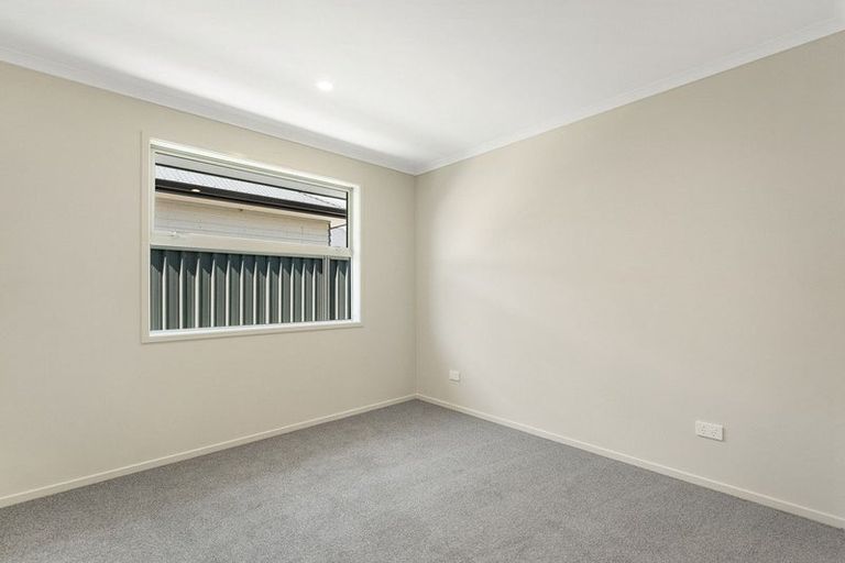 Photo of property in 23 Tabraham Crescent, Pyes Pa, 3112