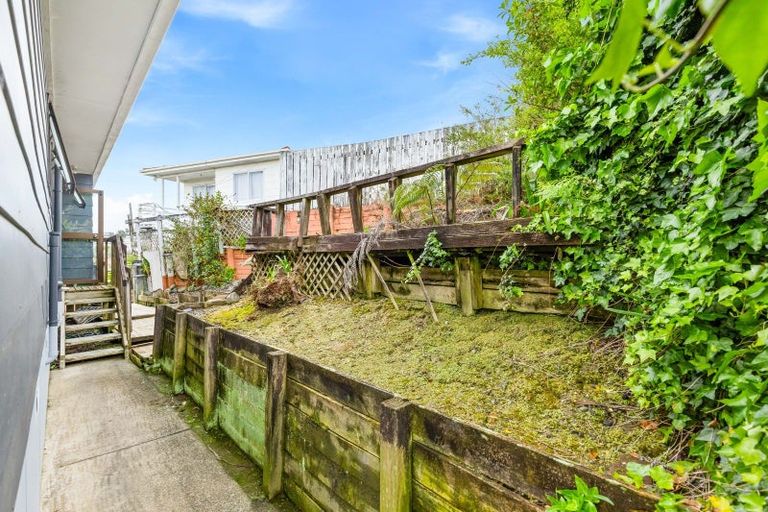 Photo of property in 13 Frosses Place, Massey, Auckland, 0614