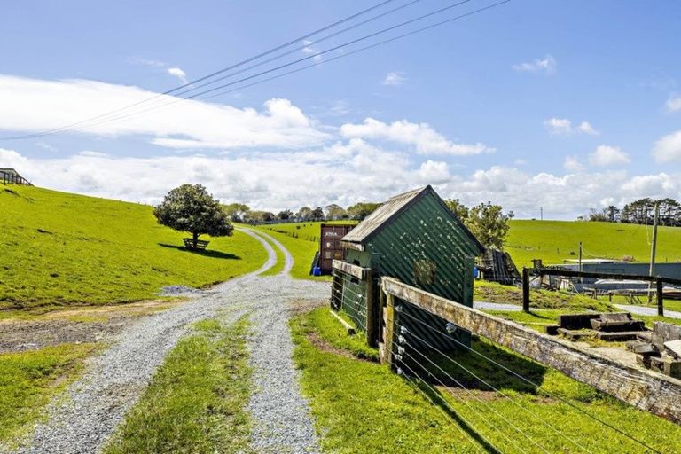 Photo of property in 141 Karioitahi Road, Waiuku, 2683