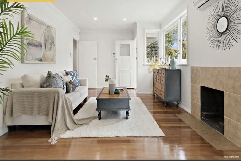 Photo of property in 21 Golf Road, New Lynn, Auckland, 0600