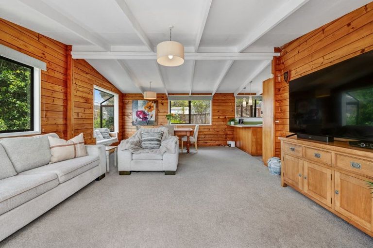 Photo of property in 23 John Road, Stanmore Bay, Whangaparaoa, 0932