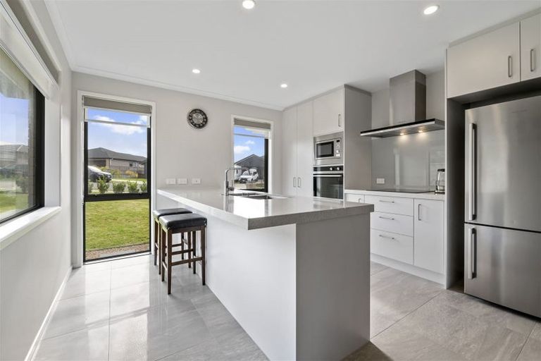 Photo of property in 47 Couldrey Crescent, Red Beach, 0932