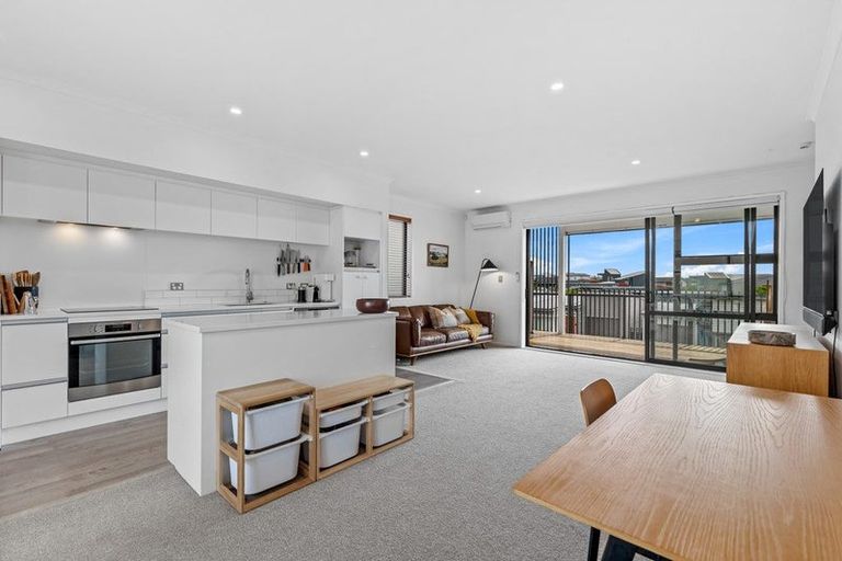 Photo of property in 16 Raranga Lane, Hobsonville, Auckland, 0616