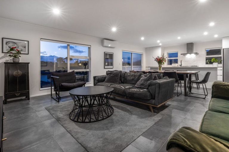 Photo of property in 11 Botany Lane, Whitby, Porirua, 5024