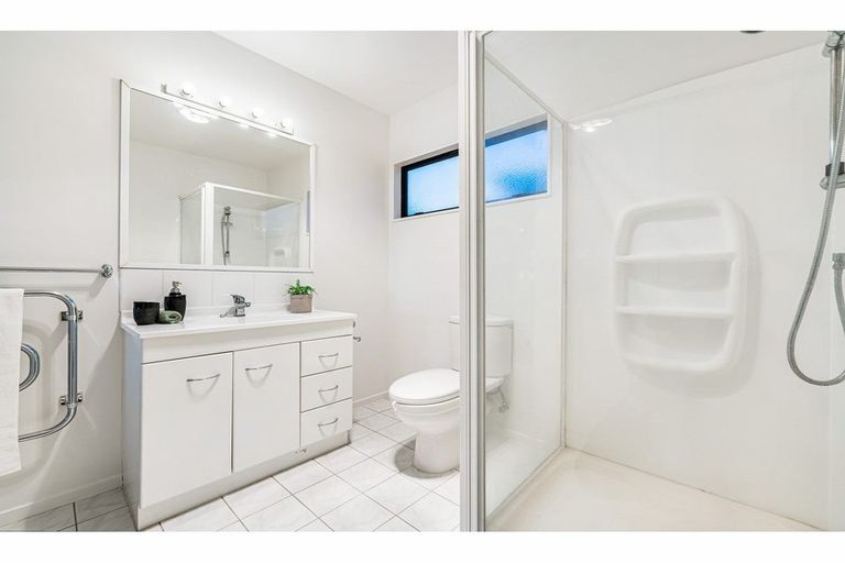 Photo of property in 45 Chamari Close, Titirangi, Auckland, 0604