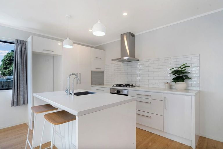 Photo of property in 1/134 Mcleod Road, Te Atatu South, Auckland, 0610