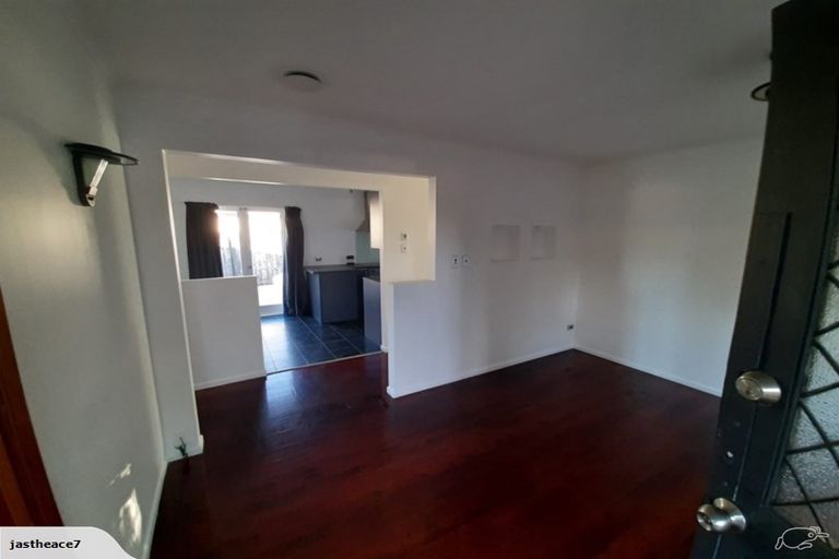 Photo of property in 30 Smythe Road, Henderson, Auckland, 0612