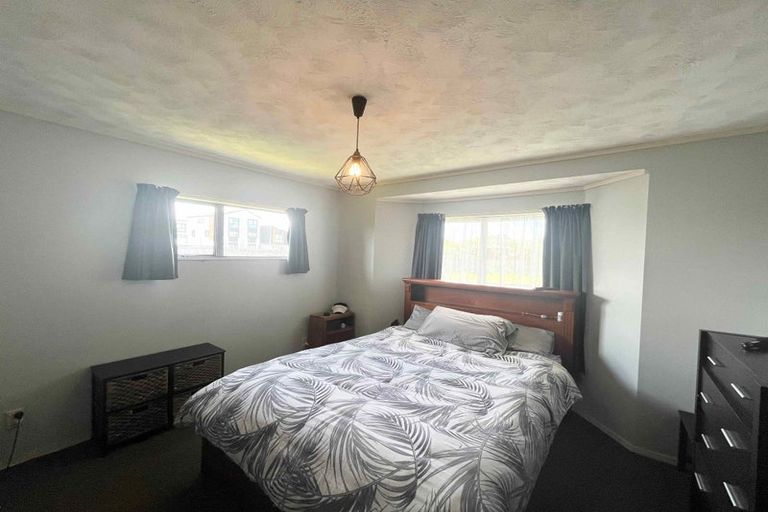 Photo of property in 1/10 Miriam Corban Heights, Henderson, Auckland, 0612