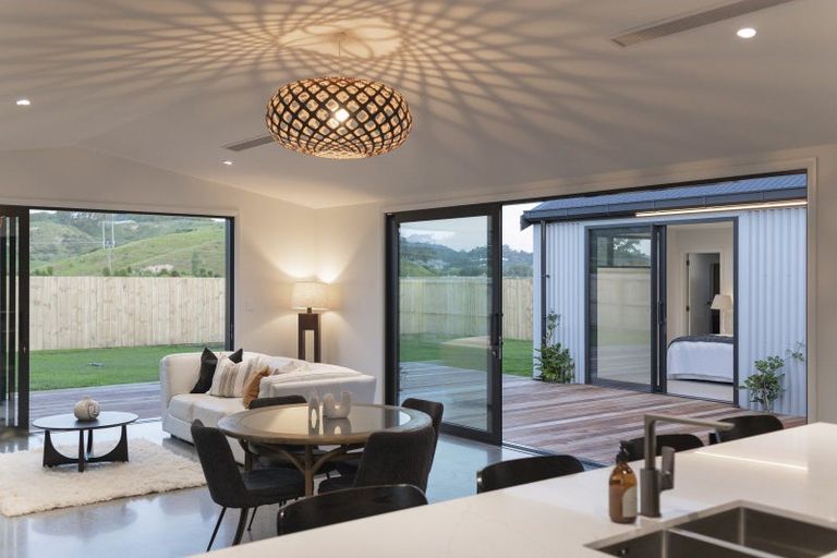 Photo of property in 3 Makakahi Street, Lytton West, 4071