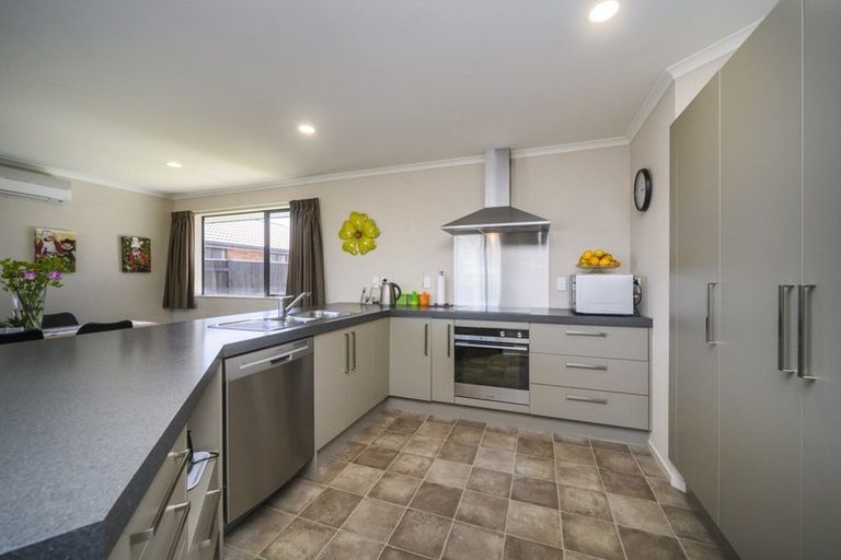 Photo of property in 76 Geneva Terrace, Kelvin Grove, Palmerston North, 4414