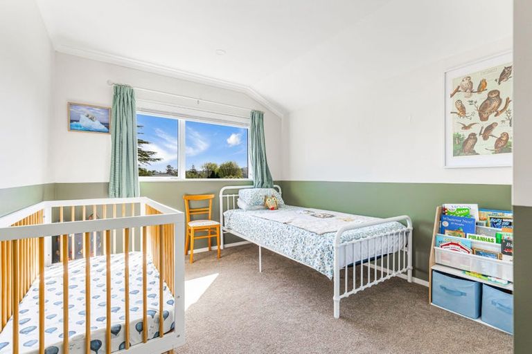 Photo of property in 5 Dawnhaven Drive, Te Atatu Peninsula, Auckland, 0610
