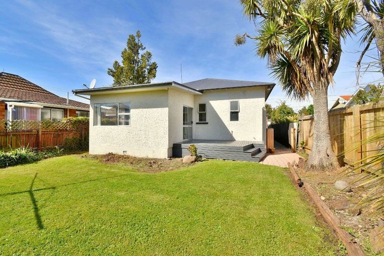 Photo of property in 64 Hargest Crescent, Saint Kilda, Dunedin, 9012