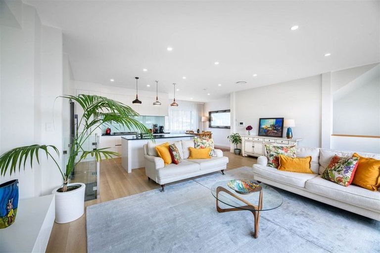 Photo of property in 14 Moki Place, Long Bay, Auckland, 0630