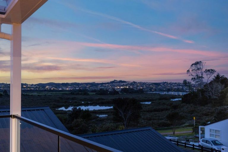 Photo of property in 19 Odlin Lane, Red Beach, 0932