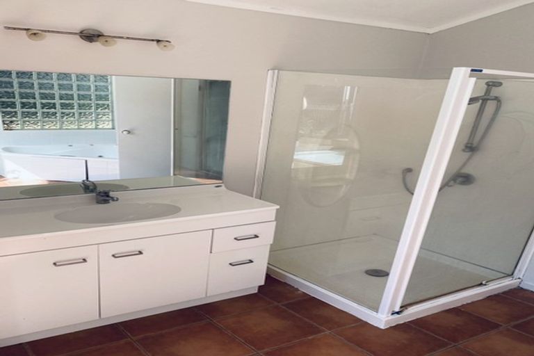 Photo of property in 23 Gibbs Crescent, Red Hill, Papakura, 2110