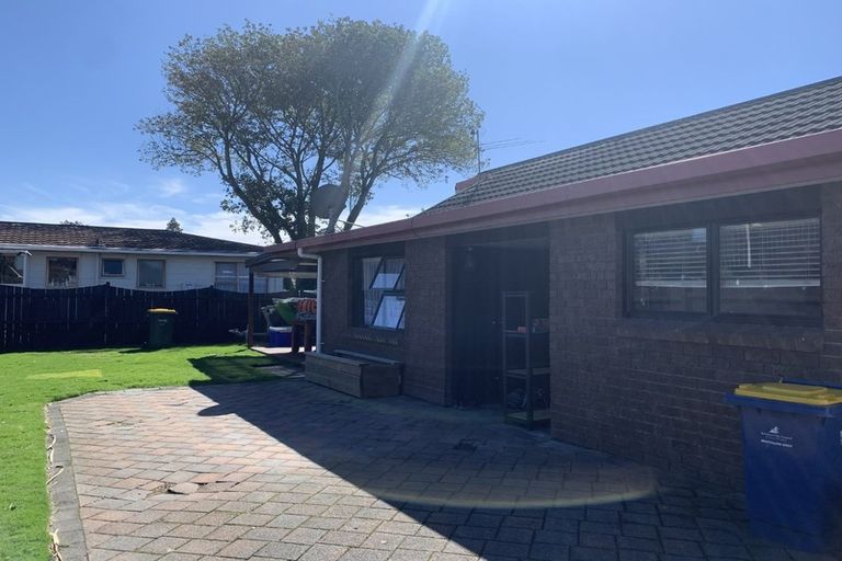 Photo of property in 16 Frank Evans Place, Henderson, Auckland, 0610