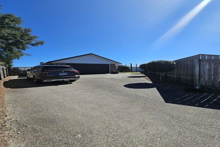 Photo of property in 17 Consort Close, Paraparaumu Beach, Paraparaumu, 5032