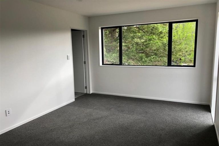 Photo of property in 4a Mcquoid Place, Glenfield, Auckland, 0629