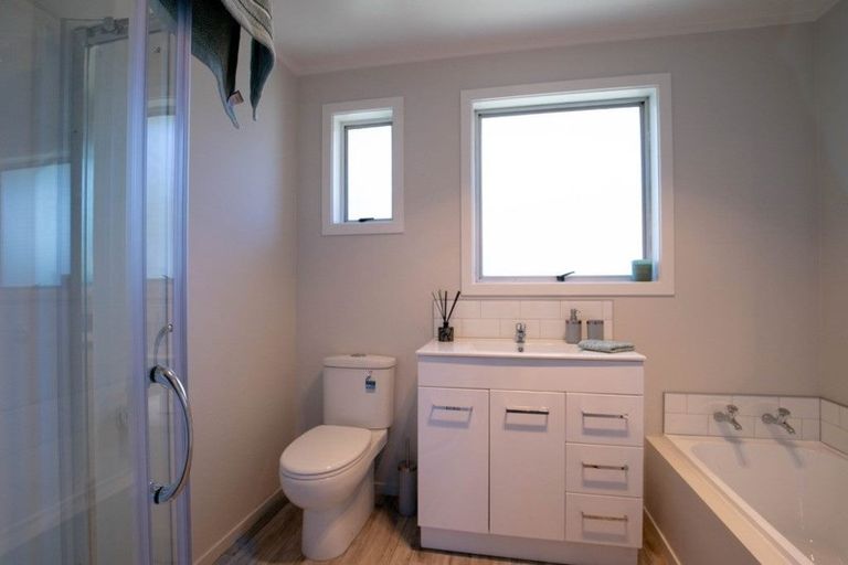 Photo of property in 8 Carbery Place, Manurewa, Auckland, 2102