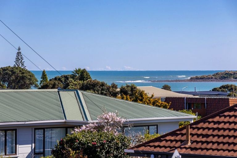 Photo of property in 6 Uenuku Avenue, Raglan, 3225