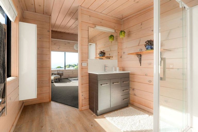 Photo of property in 8 Ngarimu Heights Row, Ngarimu Bay, Thames, 3575