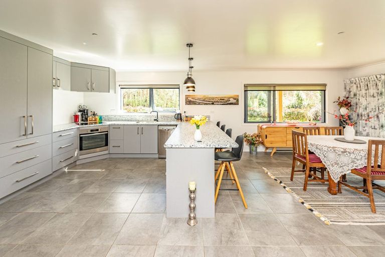 Photo of property in 394 Kaiwhaiki Road, Kaiwhaiki, Whanganui, 4575