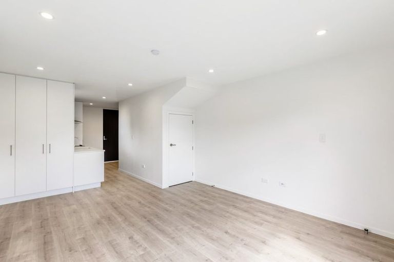 Photo of property in 16/12 Tawa Road, Te Atatu Peninsula, Auckland, 0610