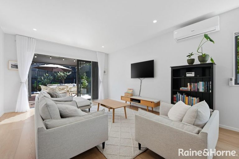 Photo of property in 19b Standage Lane, Kelston, Auckland, 0602