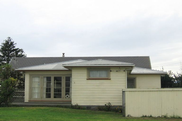 Photo of property in 1 Rua Road, Paraparaumu Beach, Paraparaumu, 5032