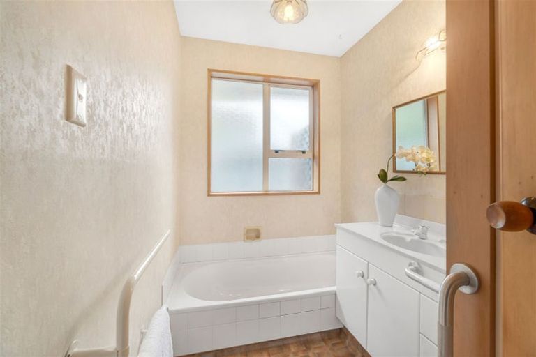 Photo of property in 216 Grahams Road, Burnside, Christchurch, 8053