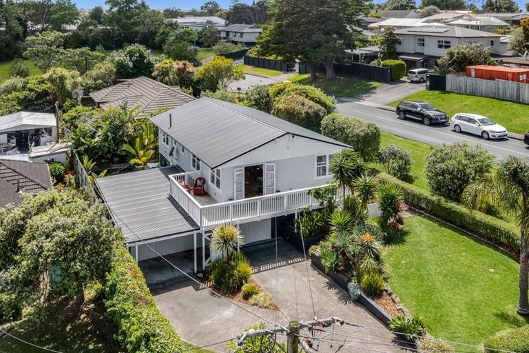 Photo of property in 121 Taikata Road, Te Atatu Peninsula, Auckland, 0610