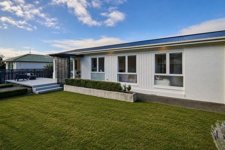 Photo of property in 3 Surrey Street, Tawa, Wellington, 5028