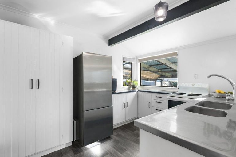 Photo of property in 29 Matthew Place, Kawaha Point, Rotorua, 3010