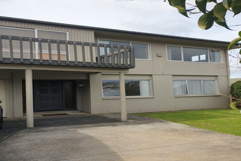 Photo of property in 72 Prince Regent Drive, Half Moon Bay, Auckland, 2012