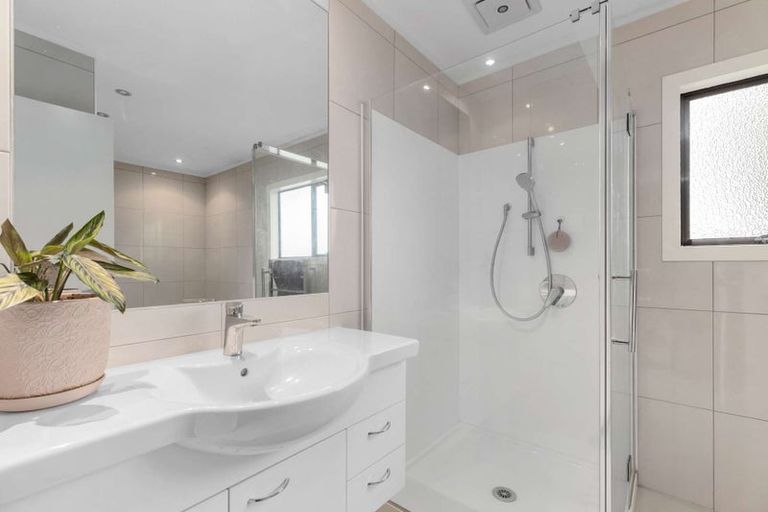 Photo of property in 13 Seaview Rise, Waiuku, 2123