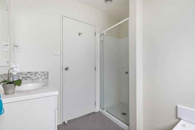 Photo of property in 29 Loughanure Place, Massey, Auckland, 0614