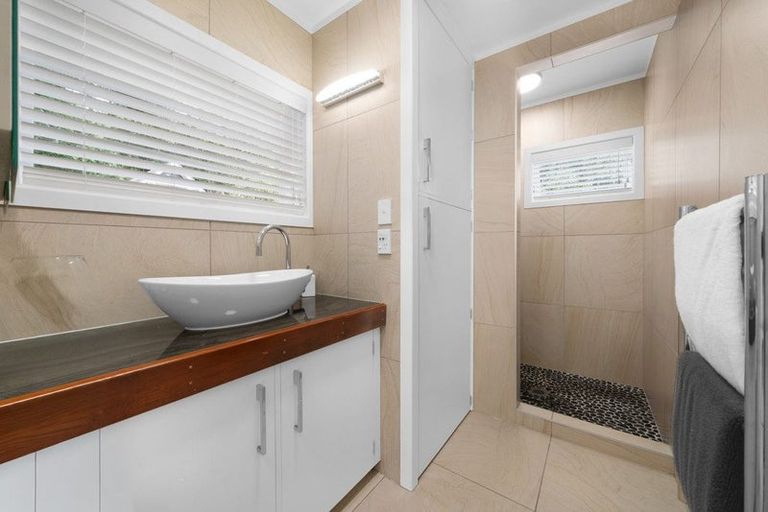 Photo of property in 120 Kawakawa Bay Coast Road, Kawakawa Bay, Papakura, 2585