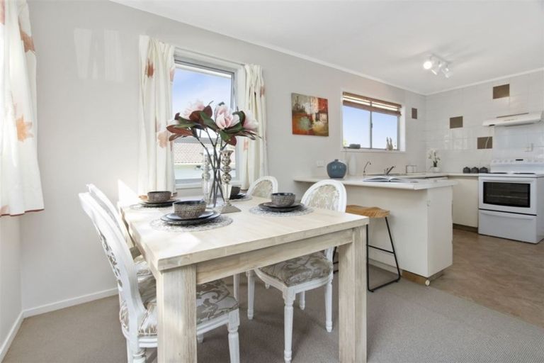 Photo of property in 13 Tamahere Drive, Glenfield, Auckland, 0629