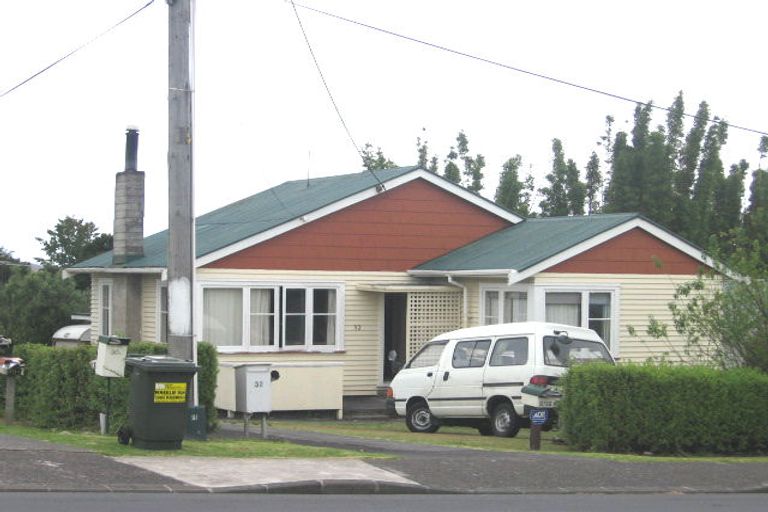 Photo of property in 2/32 Kaipatiki Road, Glenfield, Auckland, 0629